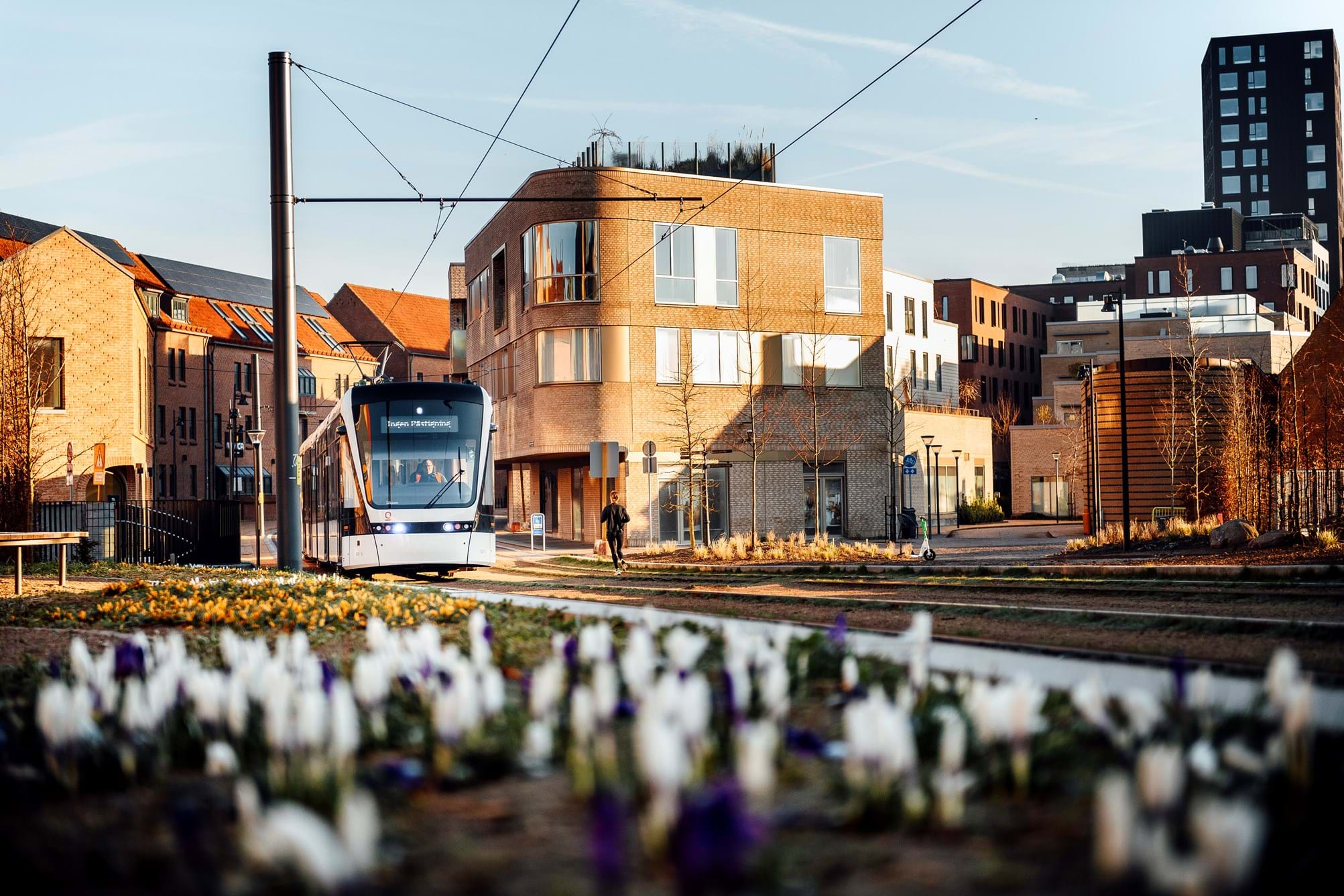Letbanen set fra haven overfor H.C. Andersens Hus