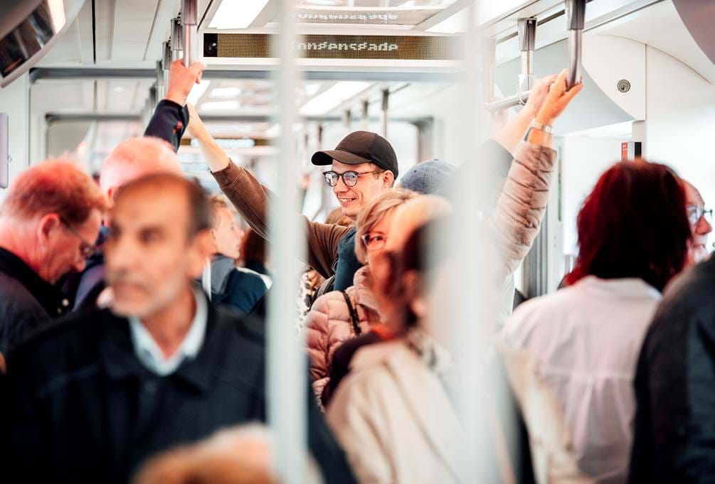 Stående passagerer i letbanen