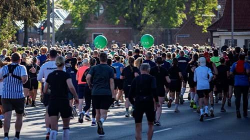 HCA Marathon-deltagere på Rugårdsvej kort efter start